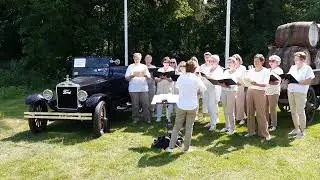 Dameskoor LaMuze bij de T Ford op de Pinksterfair Landgoed het Laer Ommen