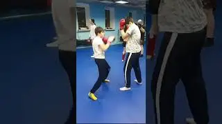 Пятница. Вечер. Вместо гулянки работаем потихонечку. Клуб ММА Территория.