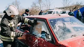 В Севастополе чрезвычайное ведомство провело соревнования по ликвидации последствий ДТП