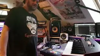 BEHRINGER VC340 VOCODER vs.ROLAND SVC-350
