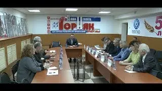 Группа ученых РАН в городе
