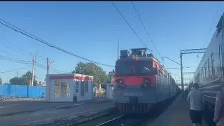 Электровоз ВЛ80С 1079/1017Б с грузовым поездом по станции Россошь.