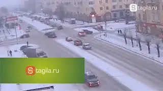 В Нижнем Тагиле «Инфинити» въехала в поворачивавший «Хенде»