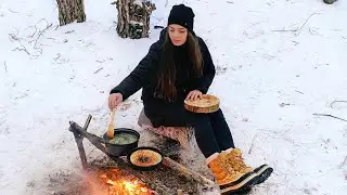 Cold winter bushcraft | Campfire cooking: fish soup and  flatbread | Alone in the forest