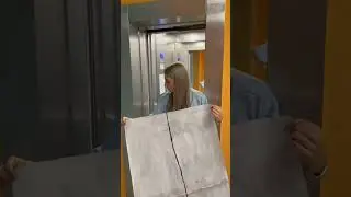 Как сделать так, чтобы когда фотографируешься в лифте, в него не зашел человек?