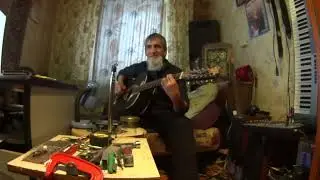 Велокурьер пообщался и пошёл послушать музыку в дом по соседству. Альберт - автор и музыки и текста.