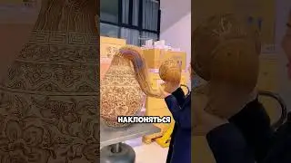 Девушка очень переживала, что за сломанную вазу нужно будет заплатить!