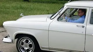 Russians celebrate 65 years of the Volga GAZ-21