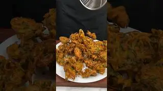 Pyaaj Aur Palak Ke Pakode 