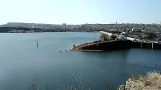 Крым ВОДА. Симферопольское водохранилище ЗАПОЛНЕНО на 100% Идёт сброс в САЛГИР. Март 2022