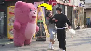 They had the Biggest Screams: Giant pink bear Prank