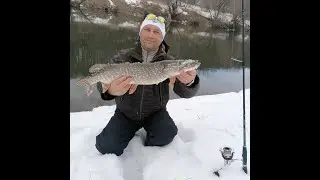 Рыбалка весной на спиннинг  Джиг с берега или щука на каждом забросе!!