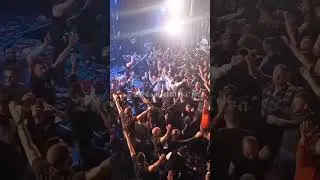 Can’t get enough of this one 🎵🕺🏼 APOEL fans having a party at a nightclub in Cyprus 🇨🇾