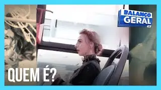Jovem com roupas do século 19 é flagrada em ônibus