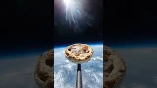 J'ai envoyé une pizza dans l'espace pour la manger ! 🍕