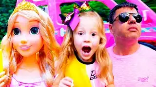 Nastya va a una fiesta con sus amigas en el auto de Barbie