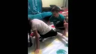 Как дети играют в 