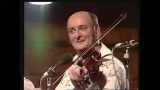 Donegal traditional group 'Aileach'  play 