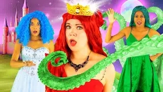 Descendants CASTLECOMING: BATTLE FOR THE CROWN | Rise of Red