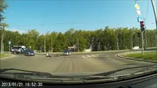 Велосипедист упал.