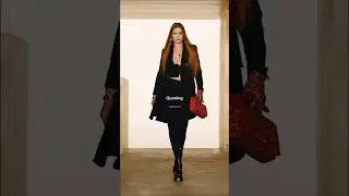 Gigi Hadid's first runway after giving birth to a child.✨(versace FW21) 