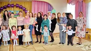 Поздравляем Мам и Бабушек!  Группа 3