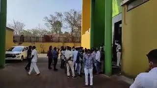Goan Reporter:Members of Taxi owners assoc enter secretariat at porvorim for meeting with min Mauvin