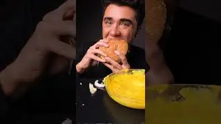 BEST BURGER MCDONALDS! 🍔 Do You Eat Your Burger This Way? 😍