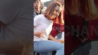 Gaya Nyentrik Caca Oneng