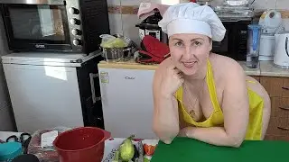 I'm cooking vegetables. Nudist kitchen. Cooking show. Mila naturist.