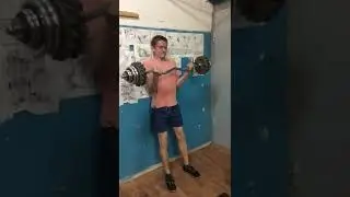 Поднятие на бицепс 40 кг в почти чистой технике ,мой вес 59кг