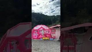 Gadis ini camping dengan tenda mobil unik 