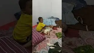 kakak nyusuin adik