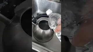 Самый быстрый, безопасный и недорогой способ как очистить чайник от накипи. 