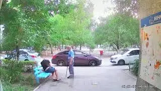 В Тольятти дед заскамил пьяного мамонта, который уснул на лавочке и выронил деньги