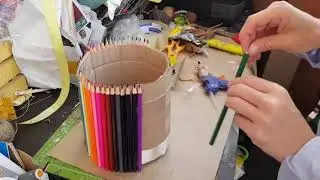 Рукотворная ваза из карандашей под цветы