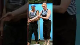 Анатолич и Иван таскают уголь😂 [Сваты] #сваты #юмор #ржака #угар #приколы #смех #кино #фильмы #фильм