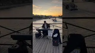 Pianist playing on the Pont des Arts in Paris 🇫🇷 
