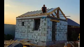 Баня в стиле БАРН, кладка стен, сборка крыши!
