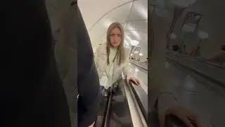 Как сделать так, что идти по эскалатору?