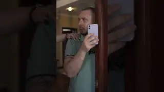 Няня наших детей делает зарядку. Леша Аргумент снимает на телефон. 
