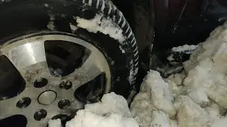 Нет мест зимой во дворе, жди Ниву?! Меня тут любят))