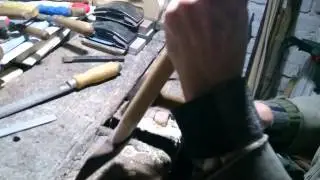 Oprawianie siekiery.
