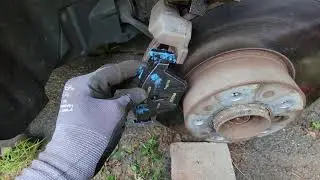 2011BMW 328i front brake pads replaced DIY