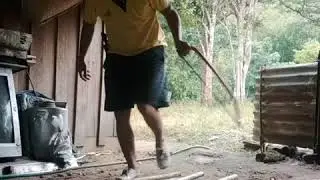 Membuat kandang arnab..