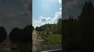 Кукурузник летает, кружит.