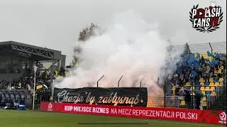 Oprawa Avii na meczu z Ruchem - zabawa niebieskich bez koszulek w Świdniku (29.10.2024)