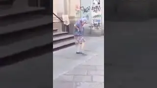 ВОТ ЭТО БАБУЛЯ ! 😂 👍🏻БАБУЛЯ ТАНЦУЕТ ПОД ЗВУК ЗВОНКА И СООБЩЕНИЯ 👍🏻