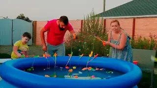 Детская ВЕСЕЛАЯ РОЛЕВАЯ игра НА РЫБАЛКУ!!!!! Активные игры для детей