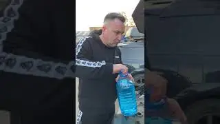 Блондинка залила незамерзайку